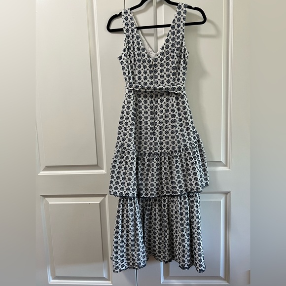 Blue and white floral Taylor midi dress, size 4 - Picture 3 of 5